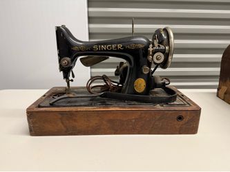 Vintage Singer sewing machine with wooden case
