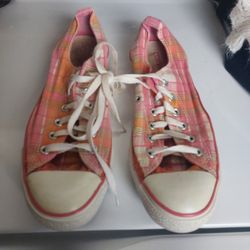Womans Converse Size 9