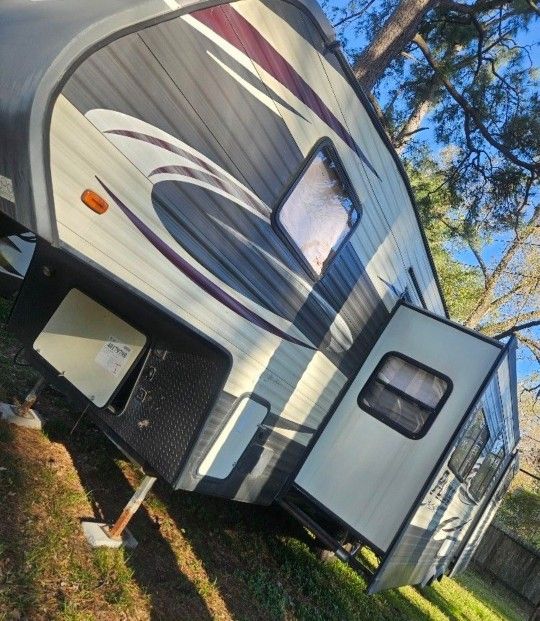 2016 Palomino Puma 2 bedroom