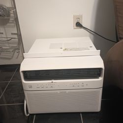 Window Air Conditioner Toshiba Brand New With Remote 