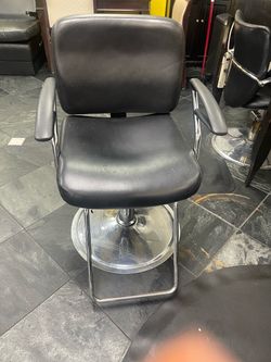 Swivel Styling Chair