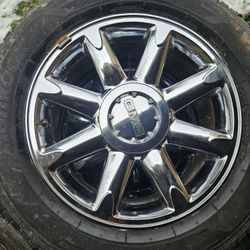 2010 GMC YUKON 20in chrome wheels