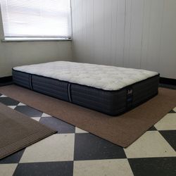 Twin size mattress - can DELIVER almost anywhere for $20 extra - gently used and in very good condition 😍
