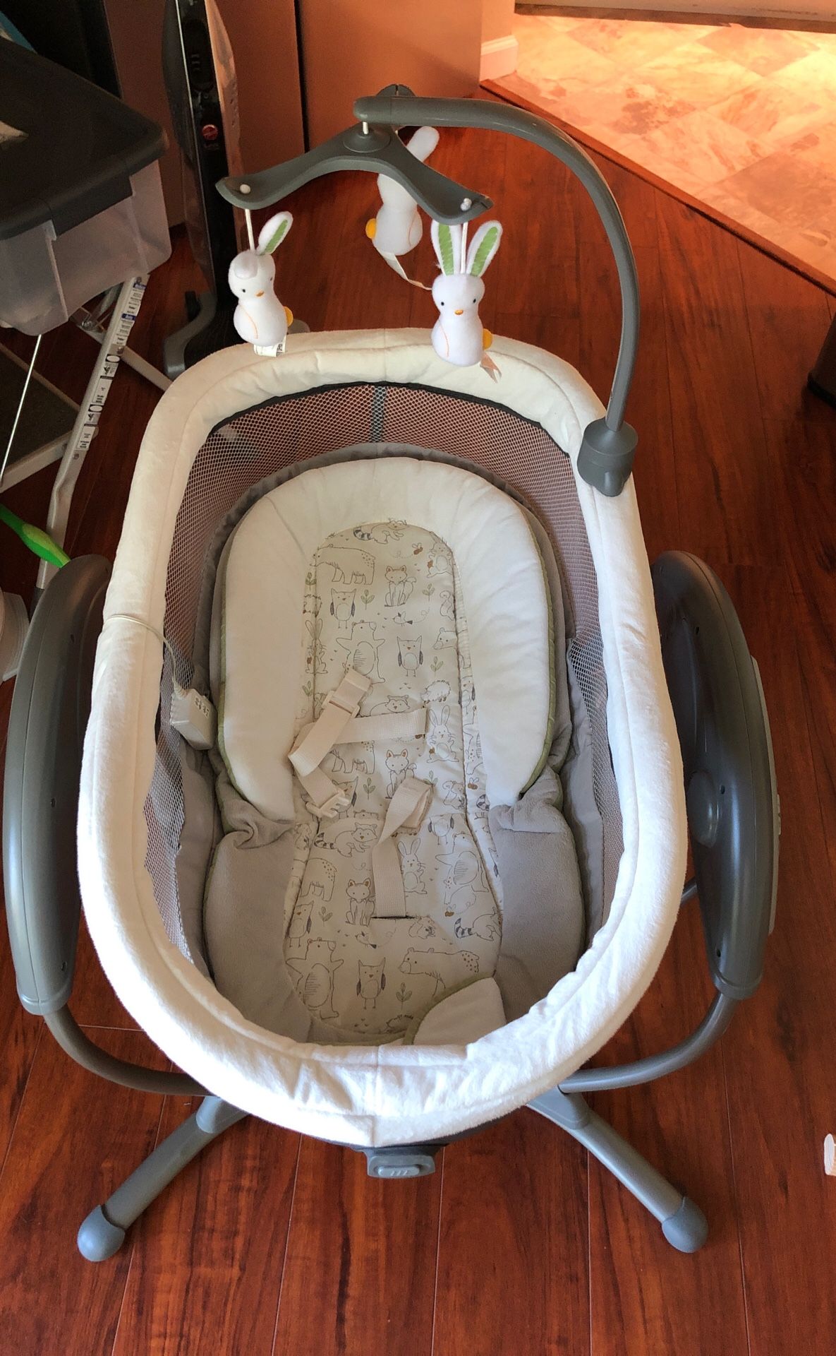 Graco dream Glider swing cum bassinet