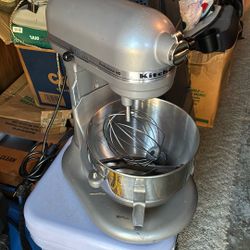 Kitchen-Aid Mixer