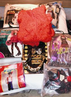 HALLOWEEN COSTUMES