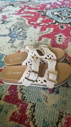 Girls woven sandals size 5 Cat  & Jack
