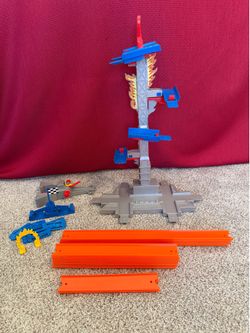Hot Wheels Track Builder 5 Lane Tower Starter Set Track System BGX86