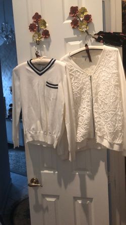 2white https://offerup.com/redirect/?o=VG9wcy5OZXc= Size M
