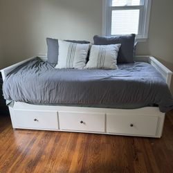 Day Bed 