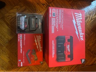 Milwaukee M18 2-Gallon Wet/Dry Vacuum, Dual Bay Rapid Charger, and XC6.0 Battery 2-Pack