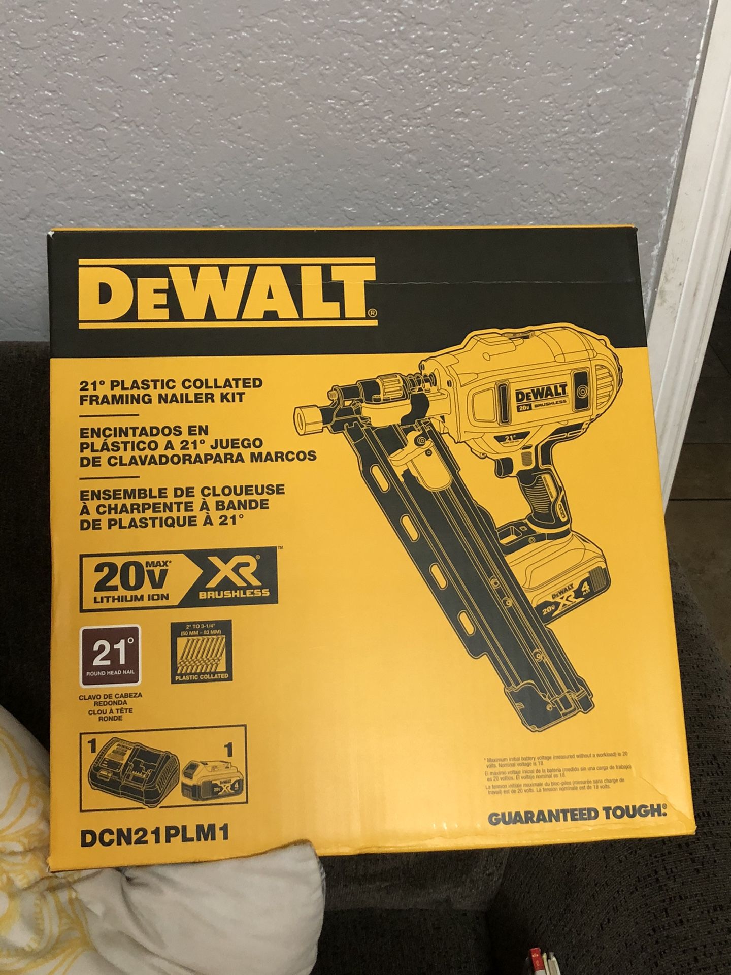 DeWalt 21” Plastic Collated Framing Nailer Kit