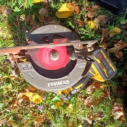 Dewalt Saw 