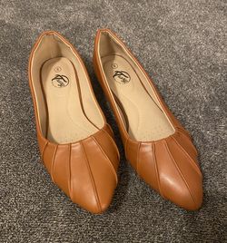 Trary Women’s Pointed Pleated Flats