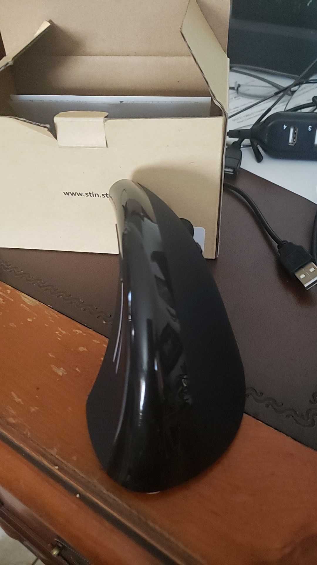 Wireless vertical mouse