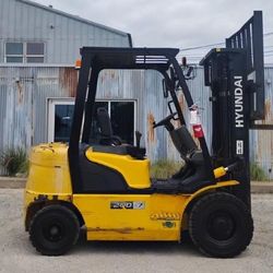 Diesel Forklift 4000lbs 2200 Hrs!!