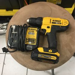 DEWALT 20 Volt Cordless 1/2” Drill Driver With Battery And Charger 20v