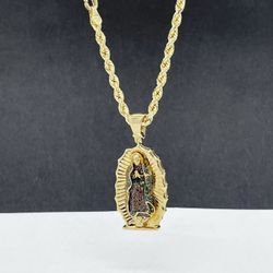 14k Solid Gold Rope Chain and Virgen maria with green Diamond 💎💎