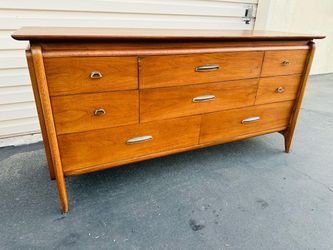 Mid-Century Modern Walnut 9-Drawer Dresser by Drexel