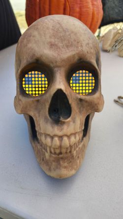 Electronic Moving Eyes Skull, Halloween Decoration