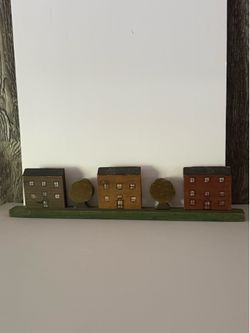 Primitive wooden decor