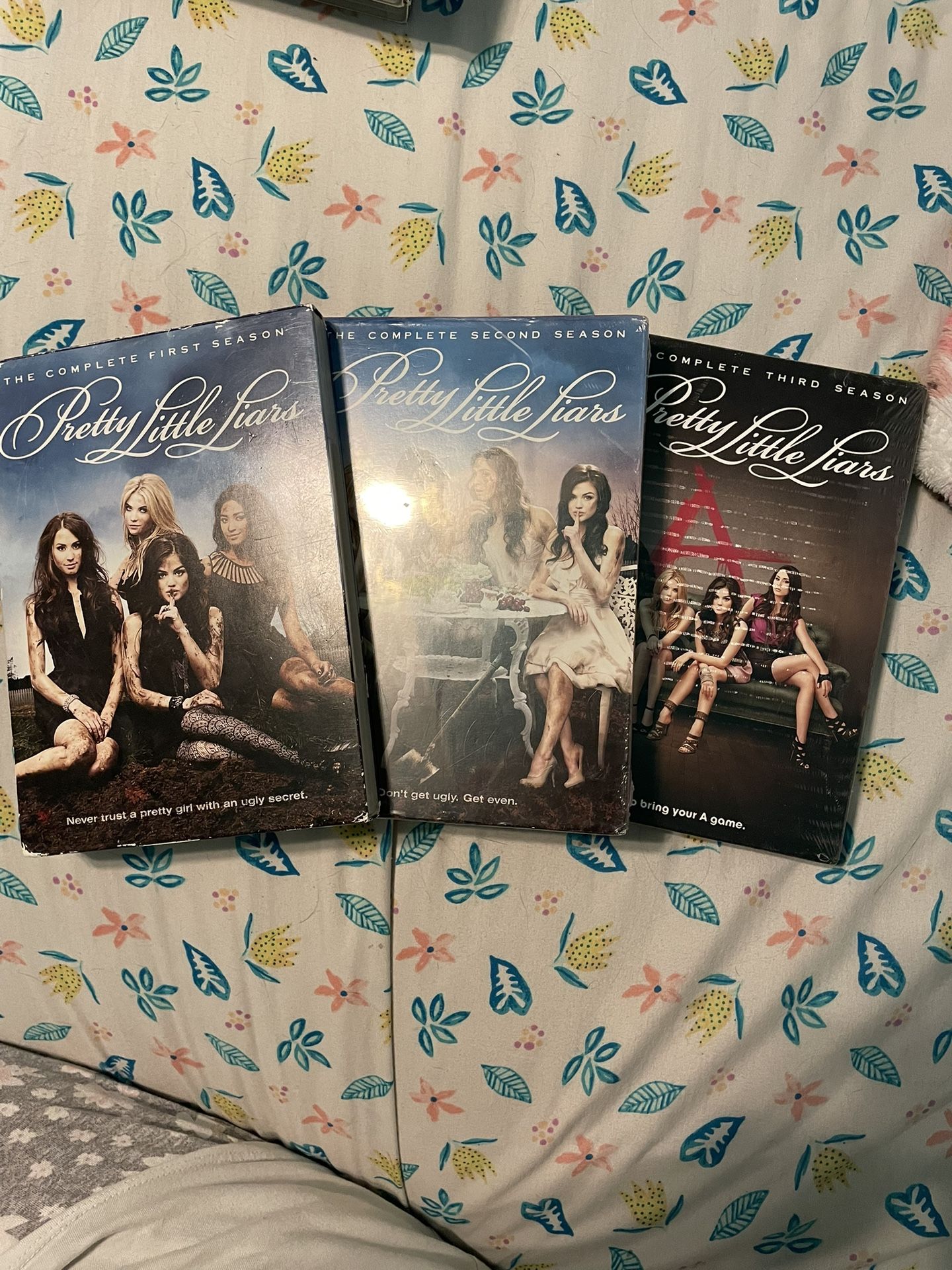Pretty Little Liars Seasons 1-3