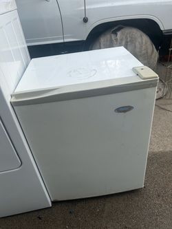 Haler Mini fridge