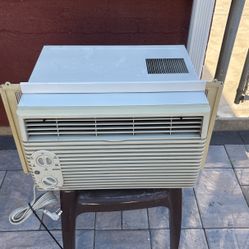 GE 5200 BTU AC UNIT