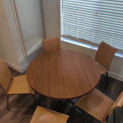 Kitchen Table & 5 Chairs 