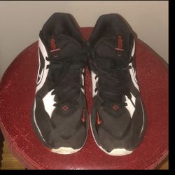 Kyrie low 5 ‘bred’