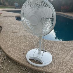 White Oscillating Stand-Up Fan – 64Th St & Bell