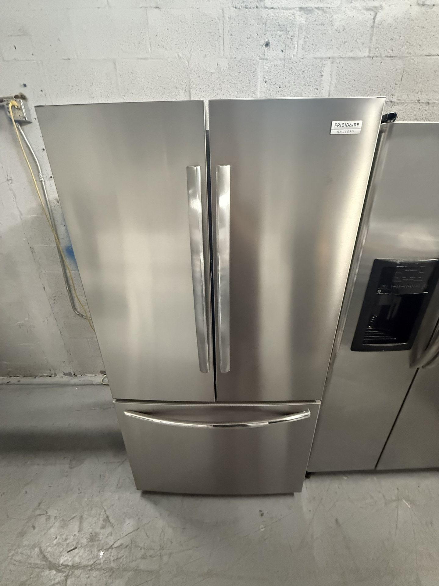 Frigidaire Refrigerator “36 ( Refrigeradores)