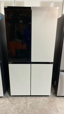 Samsung RF29DB970012 Bespoke 29 cu. ft. Standard Depth Smart 4-Door Flex French Door Refrigerator in White Glass with Beverage Zone MSRP $4099