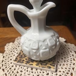 VINTAGE WESTMORELAND WHITE MILK GLASS OIL VINEGAR CRUET OLD QUILT PATTERN MCM 6"