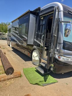 40ft RV with 3 Slide-outs