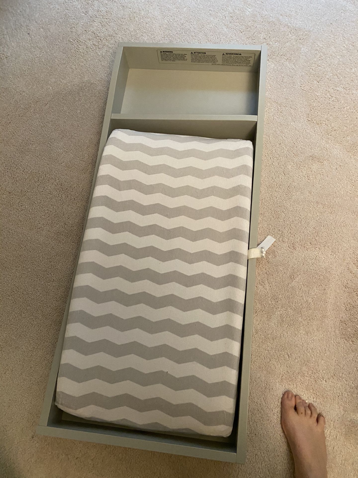 Changing table and changing pad