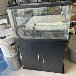 30 Gallon Aquarium/ Fish Tank With Stand 