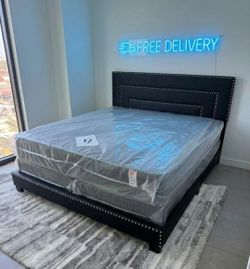 King Size BED FRAME WITH MATTRESS AND BOX SPRING SET// FREE DELIVERY // CAMA KING SIZE NUEVA 