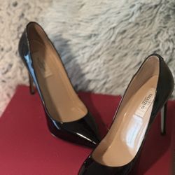Brand NEW gorgeous Valentino Garavani Heels 