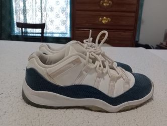 Youth Jordan Snakeskin 11's Size 2.5 Y