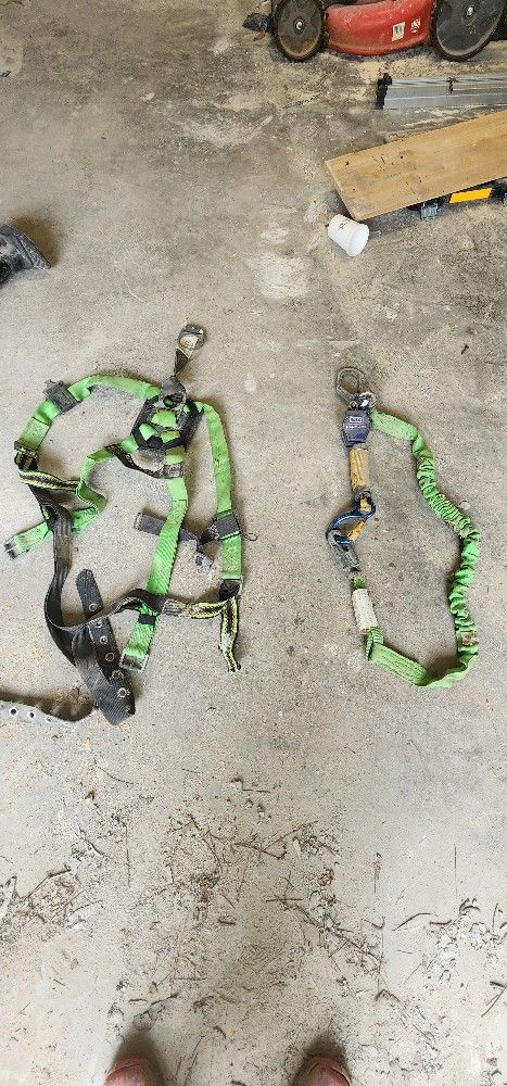 Safety Harness With Lanyard