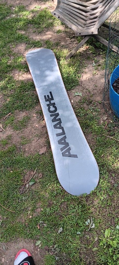 Avalanche Snowboard