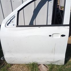 Puertas blancas lado conductor