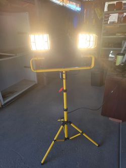 Extended tripod lights