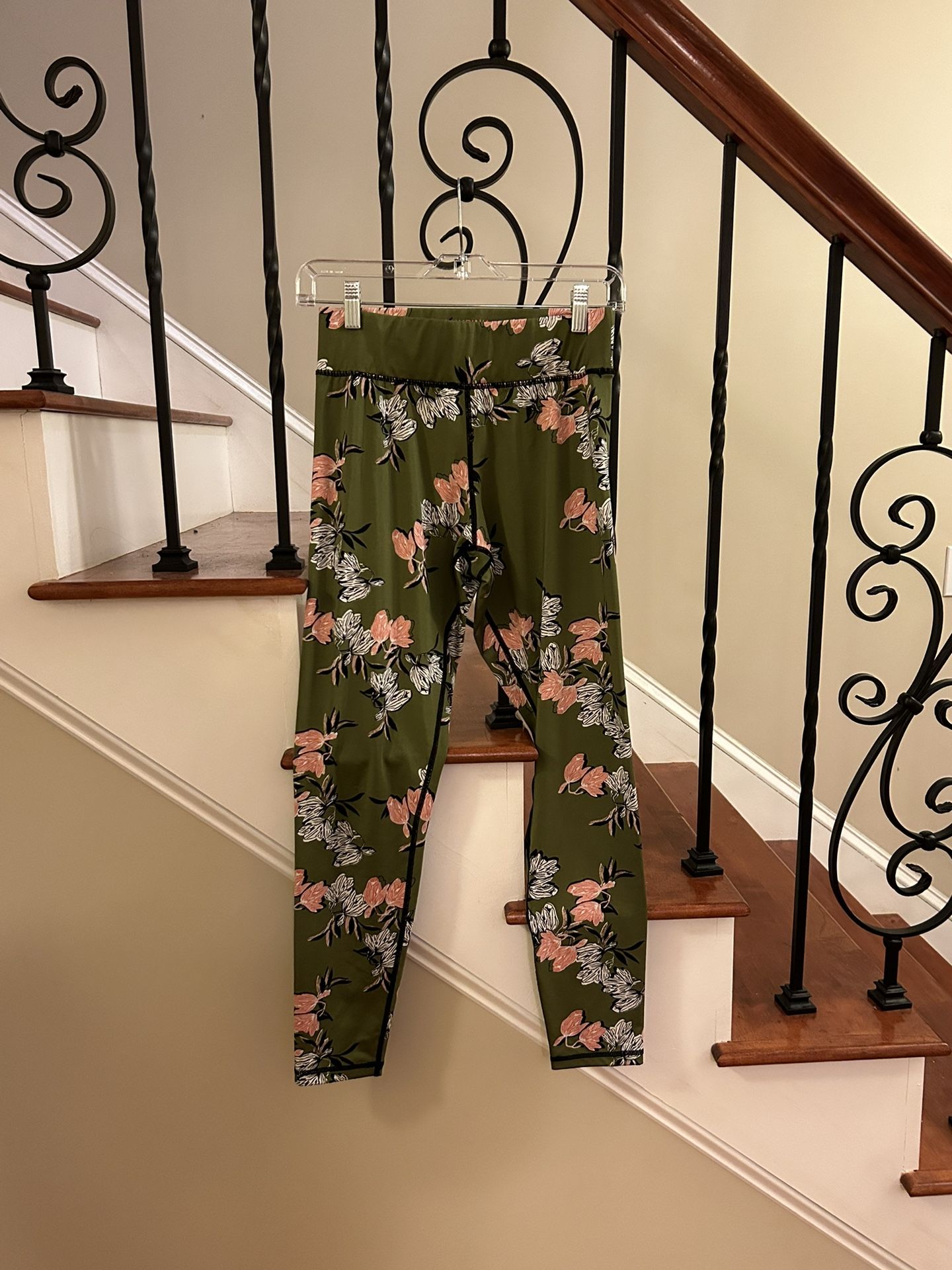 Yoga Leggings Pants Floral By MinkPink