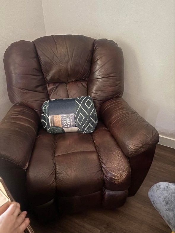 FREE LAZY BOY RECLINER