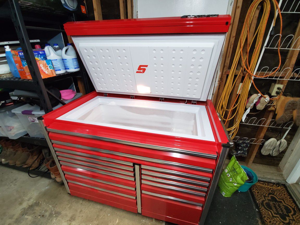 Red Snap On Freezer model: SSX14P112
