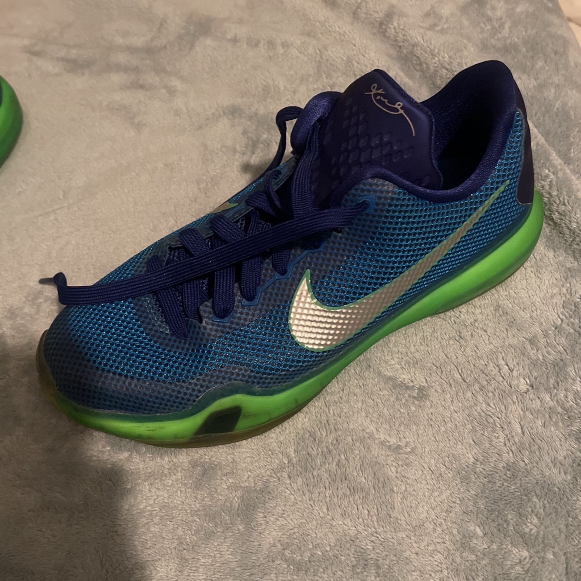 Nike Kobe 10 Emerald City Blue Green Kobe Bryant 705317-402 Men’s Size 6