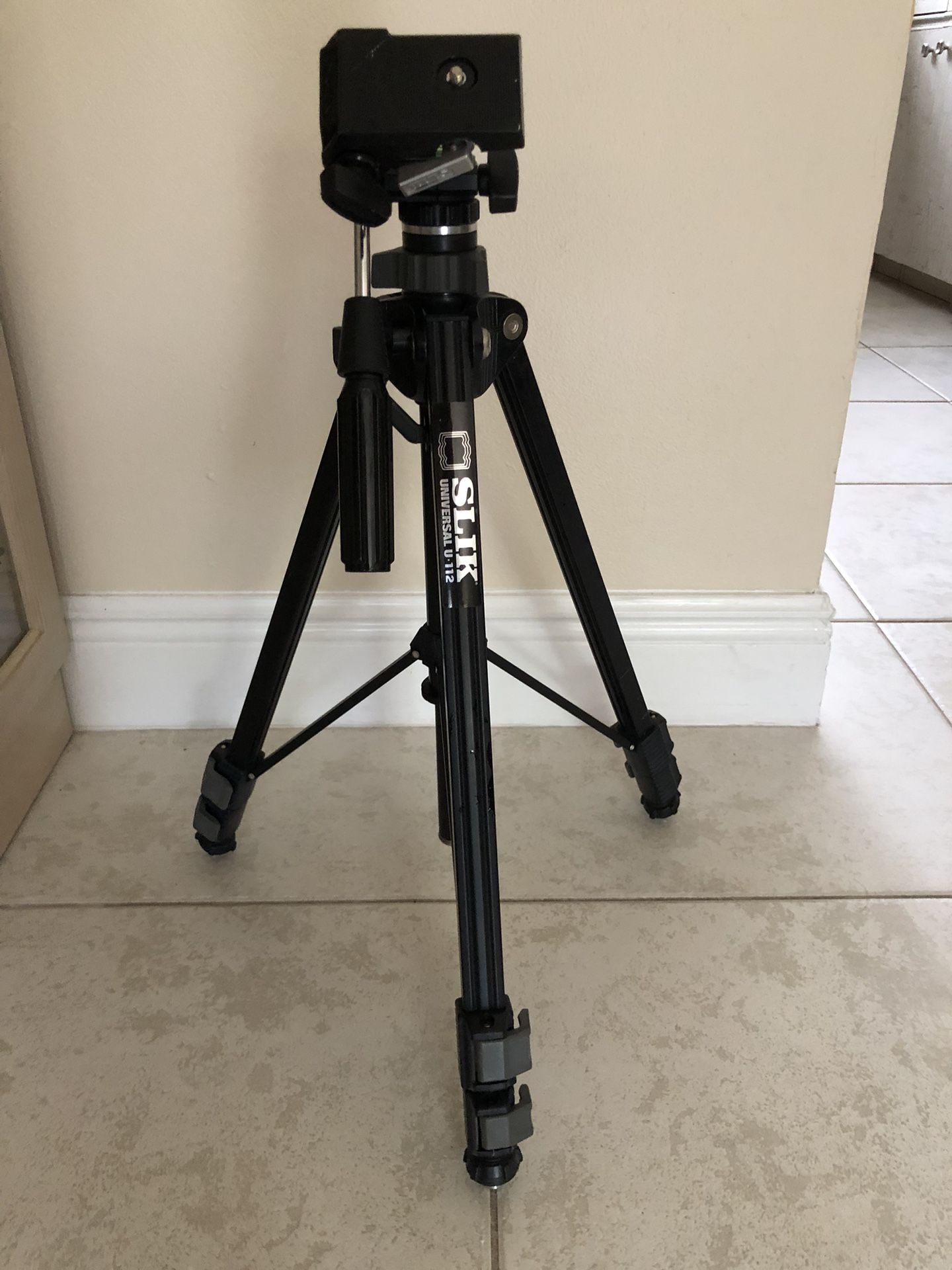 SLIK Camera Tripod for Sale in Pompano Beach, FL OfferUp