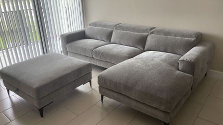 Gray Fabric Sectional Sofa with Ottoman
